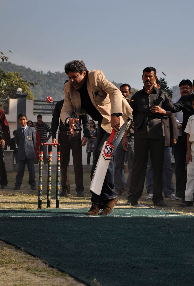 छात्रों से मुखातिब हुए कपिल देव