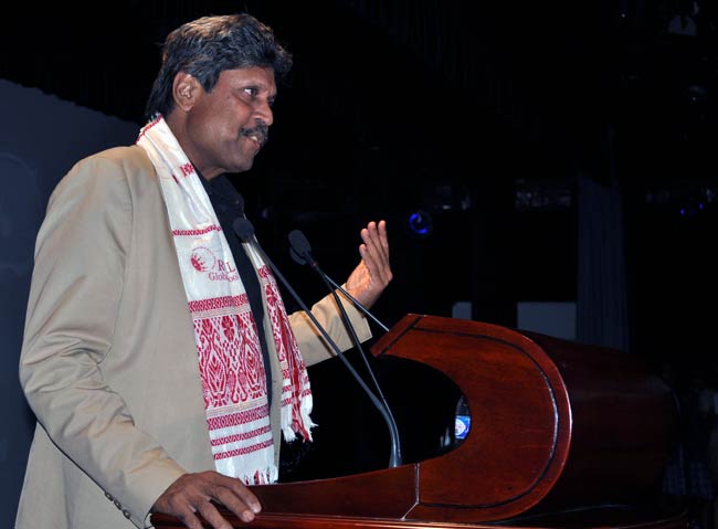 छात्रों से मुखातिब हुए कपिल देव