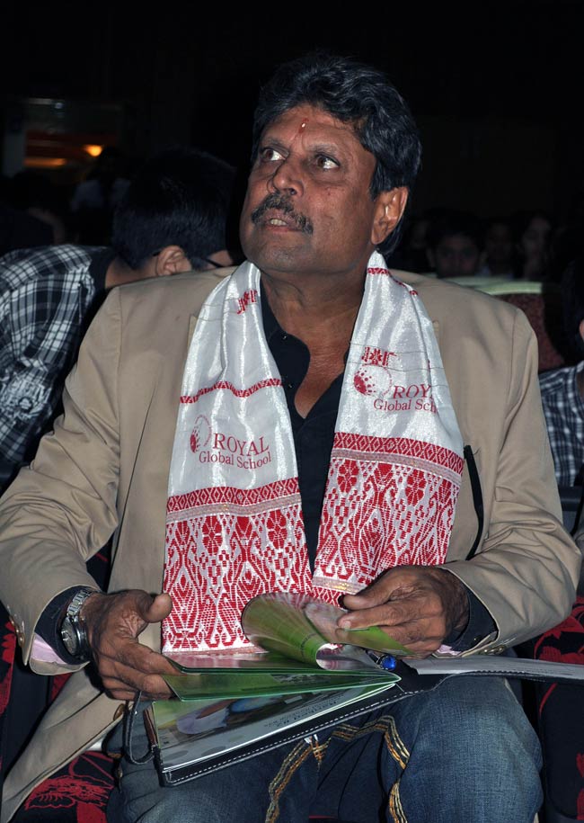 छात्रों से मुखातिब हुए कपिल देव