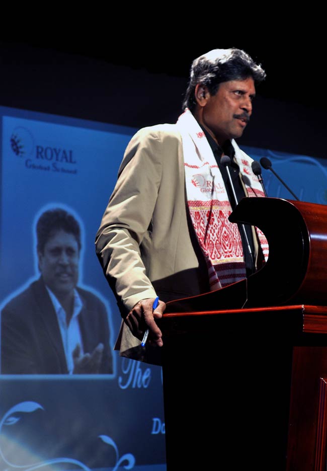 छात्रों से मुखातिब हुए कपिल देव