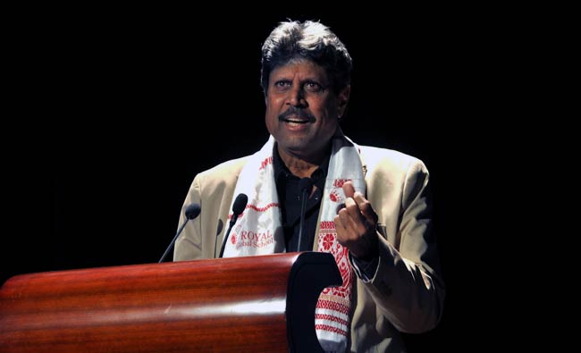 छात्रों से मुखातिब हुए कपिल देव