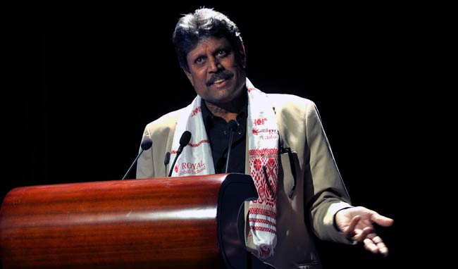 छात्रों से मुखातिब हुए कपिल देव