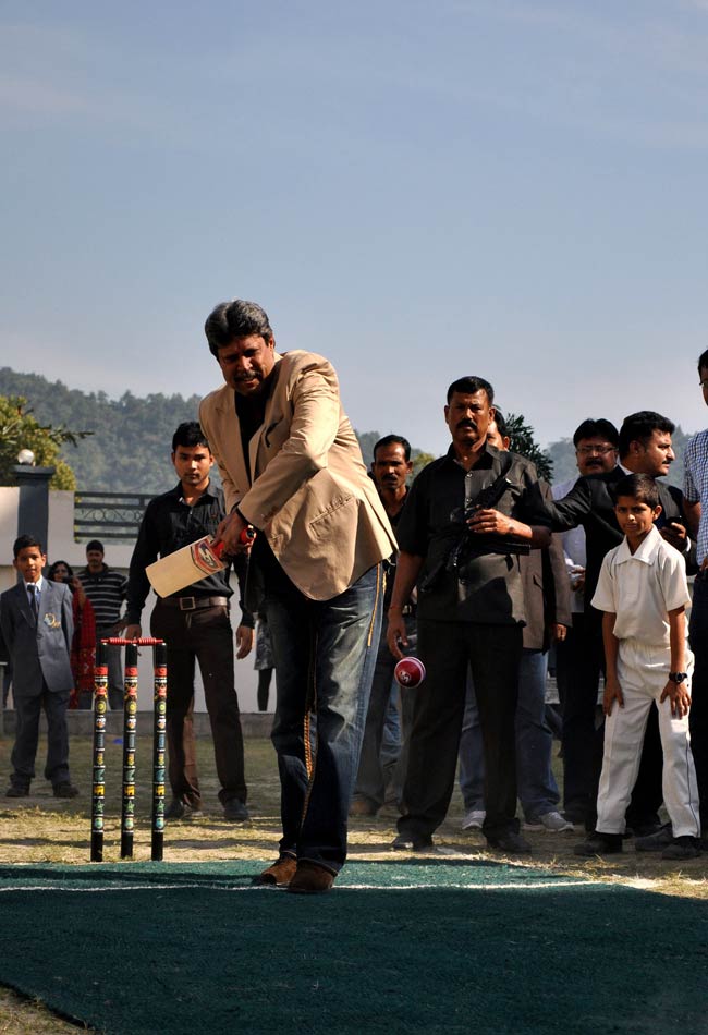 छात्रों से मुखातिब हुए कपिल देव