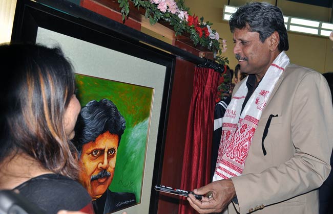 छात्रों से मुखातिब हुए कपिल देव