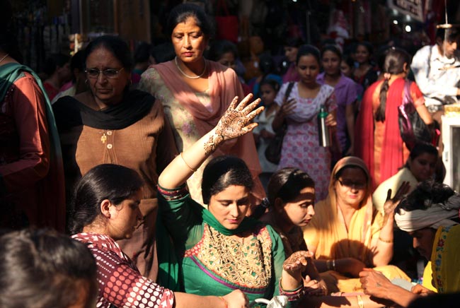 सुहाग की सलामती का पर्व करवाचौथ