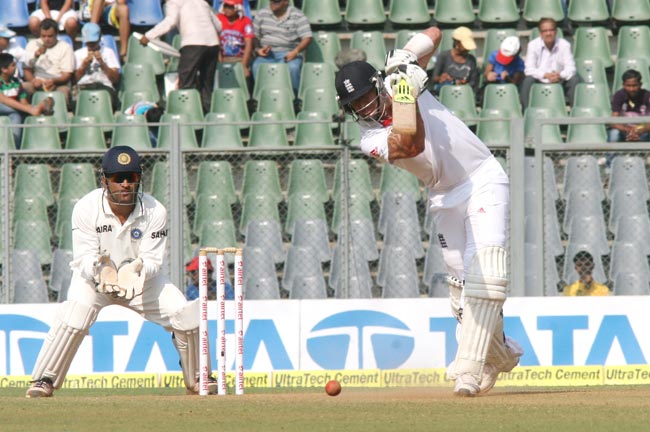 मुंबई टेस्टः कुक-पीटरसन के नाम रहा दूसरा दिन