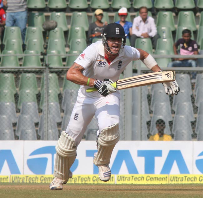 मुंबई टेस्टः कुक-पीटरसन के नाम रहा दूसरा दिन