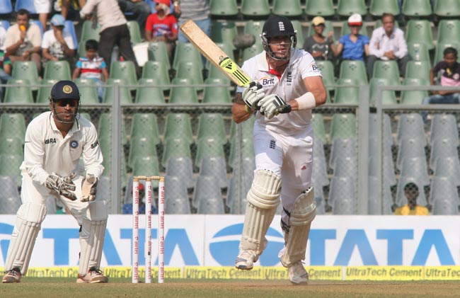 मुंबई टेस्टः कुक-पीटरसन के नाम रहा दूसरा दिन
