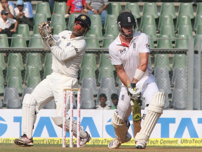 मुंबई टेस्टः कुक-पीटरसन के नाम रहा दूसरा दिन