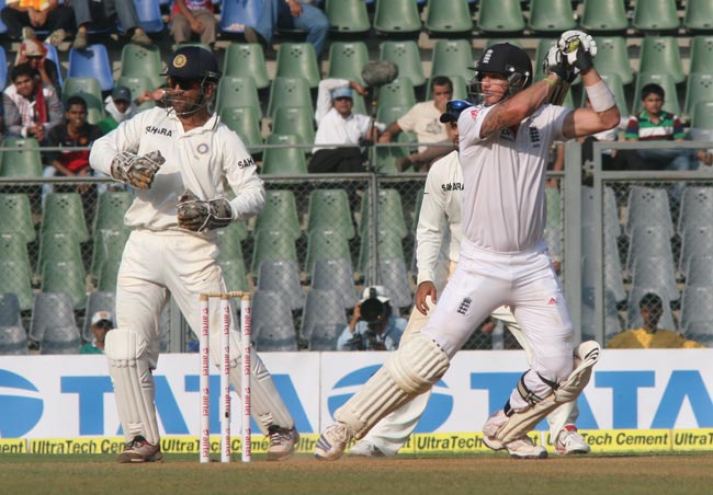 मुंबई टेस्टः कुक-पीटरसन के नाम रहा दूसरा दिन