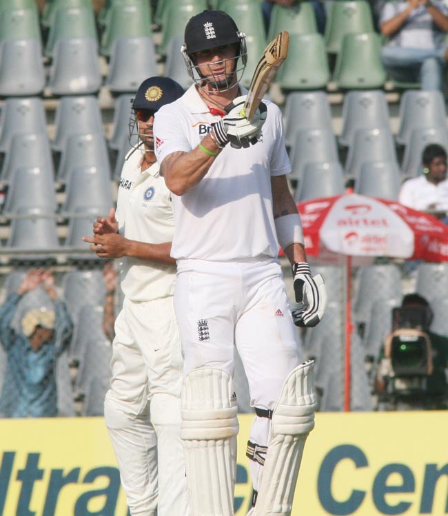 मुंबई टेस्टः कुक-पीटरसन के नाम रहा दूसरा दिन