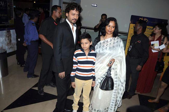 फिल्‍म 'लाइफ ऑफ पाई' का प्रीमियर...| कवर पेज पर सितारे