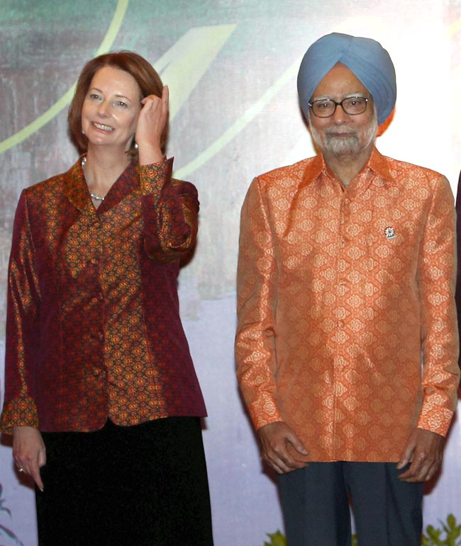 आसियान सम्मेलन में हिस्‍सा लेने कंबोडिया पहुंचे PM