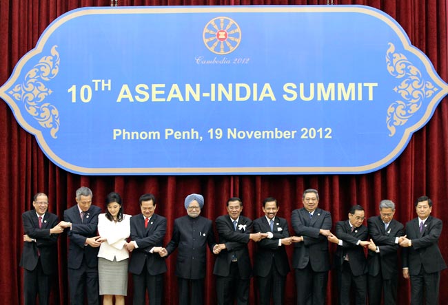 आसियान सम्मेलन में हिस्‍सा लेने कंबोडिया पहुंचे PM