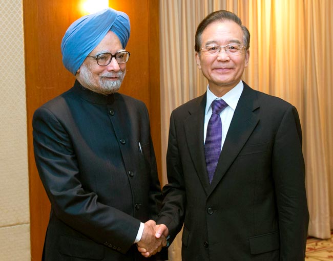 आसियान सम्मेलन में हिस्‍सा लेने कंबोडिया पहुंचे PM