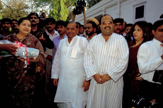 मुलायम सिंह यादव को हैप्पी बर्थडे