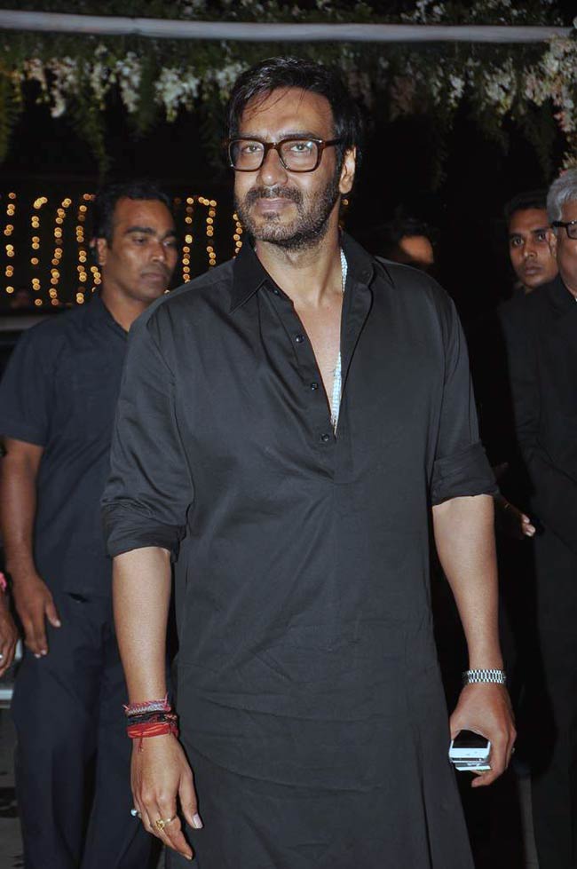 नवीन-महक शेट्टी की शादी में पहुंचा बॉलीवुड | करीना की शादी