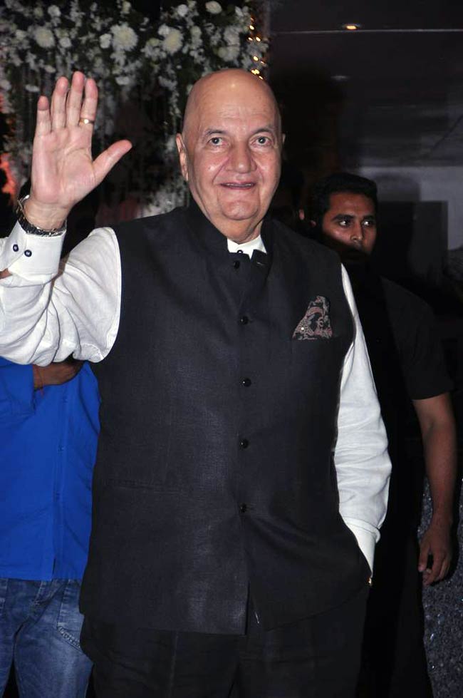 नवीन-महक शेट्टी की शादी में पहुंचा बॉलीवुड | करीना की शादी