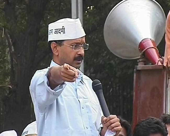 25 नवंबर 2012: तस्वीरों में दिनभर की बड़ी खबरें | पढ़ें