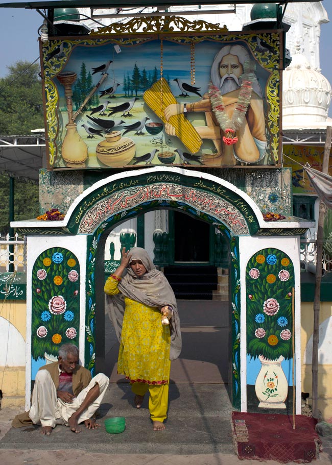 खौफ के साए में विक्षिप्तता की ओर बढ़ता पाकिस्तान!