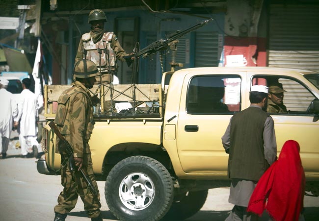 खौफ के साए में विक्षिप्तता की ओर बढ़ता पाकिस्तान!