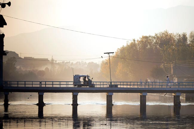 खौफ के साए में विक्षिप्तता की ओर बढ़ता पाकिस्तान!