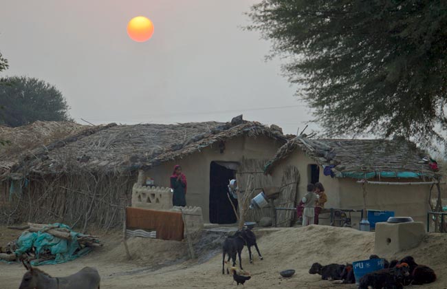 खौफ के साए में विक्षिप्तता की ओर बढ़ता पाकिस्तान!