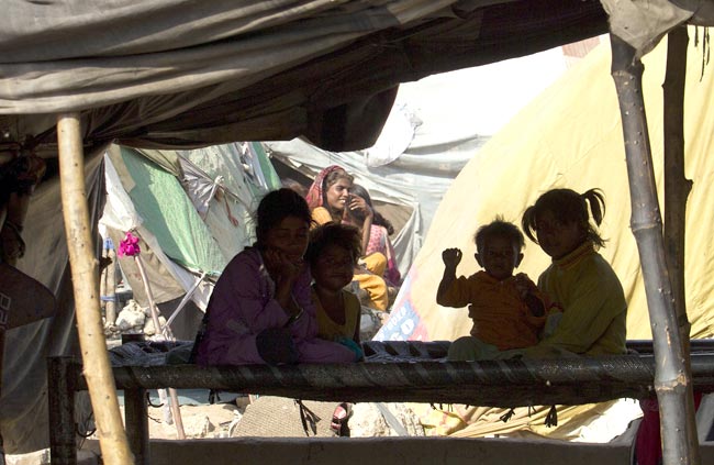 खौफ के साए में विक्षिप्तता की ओर बढ़ता पाकिस्तान!