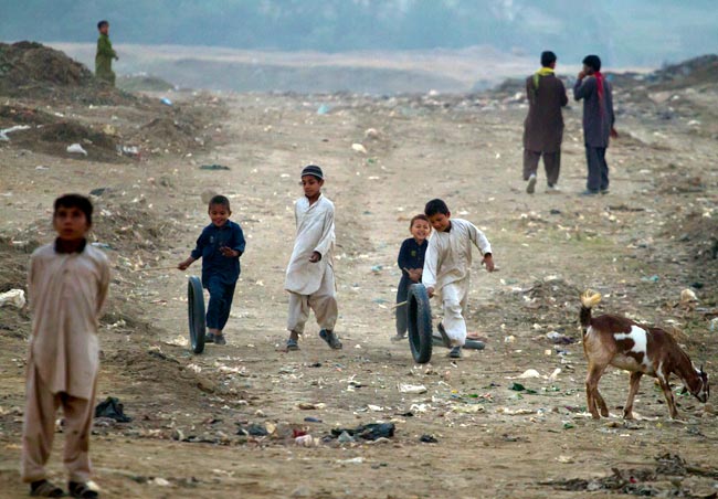 खौफ के साए में विक्षिप्तता की ओर बढ़ता पाकिस्तान!