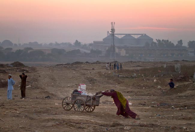 खौफ के साए में विक्षिप्तता की ओर बढ़ता पाकिस्तान!
