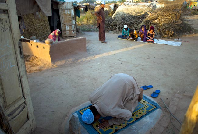 खौफ के साए में विक्षिप्तता की ओर बढ़ता पाकिस्तान!