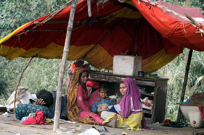 खौफ के साए में विक्षिप्तता की ओर बढ़ता पाकिस्तान!