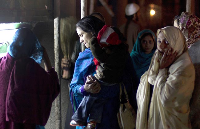 खौफ के साए में विक्षिप्तता की ओर बढ़ता पाकिस्तान!