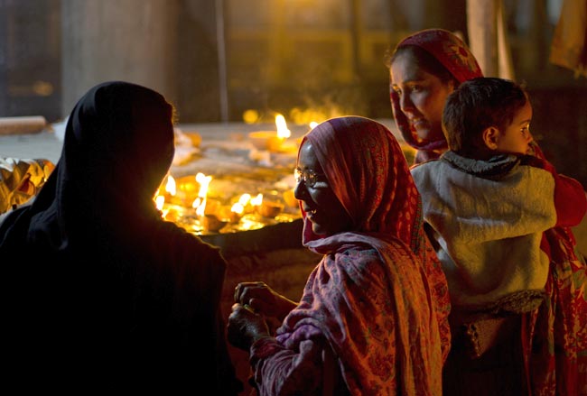 खौफ के साए में विक्षिप्तता की ओर बढ़ता पाकिस्तान!