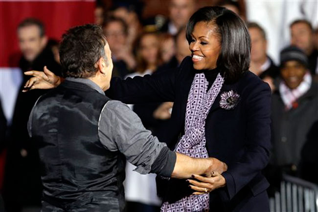 चुनाव प्रचार के आखिरी भाषण में रो पड़े ओबामा