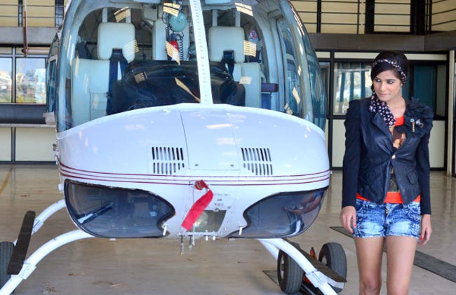 सुर्खियों में रहने को बेकरार पूनम पांडे | न्यूड पूनम