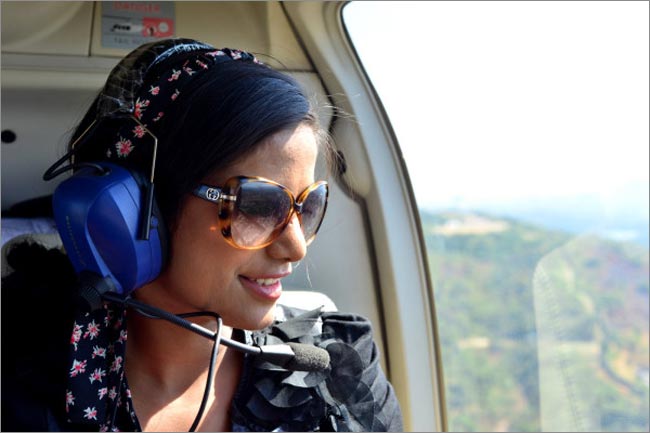 सुर्खियों में रहने को बेकरार पूनम पांडे | न्यूड पूनम