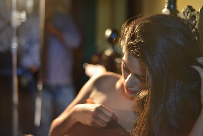 सुर्खियों में रहने को बेकरार पूनम पांडे | न्यूड पूनम