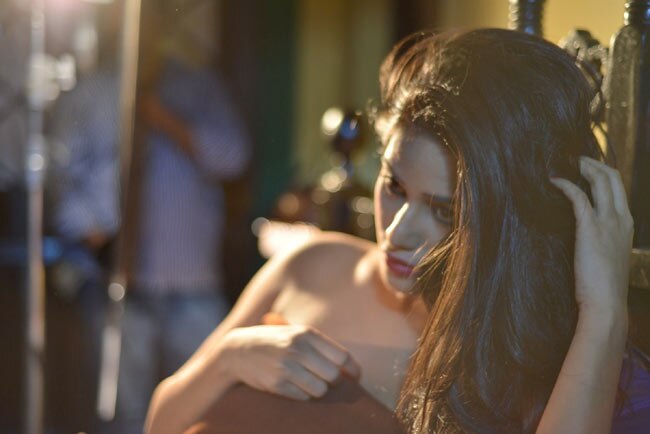 सुर्खियों में रहने को बेकरार पूनम पांडे | न्यूड पूनम