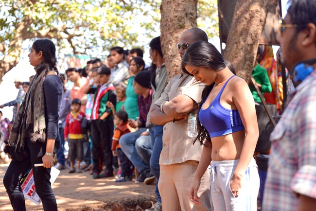 सुर्खियों में रहने को बेकरार पूनम पांडे | न्यूड पूनम