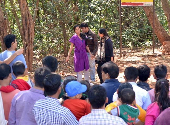 सुर्खियों में रहने को बेकरार पूनम पांडे | न्यूड पूनम