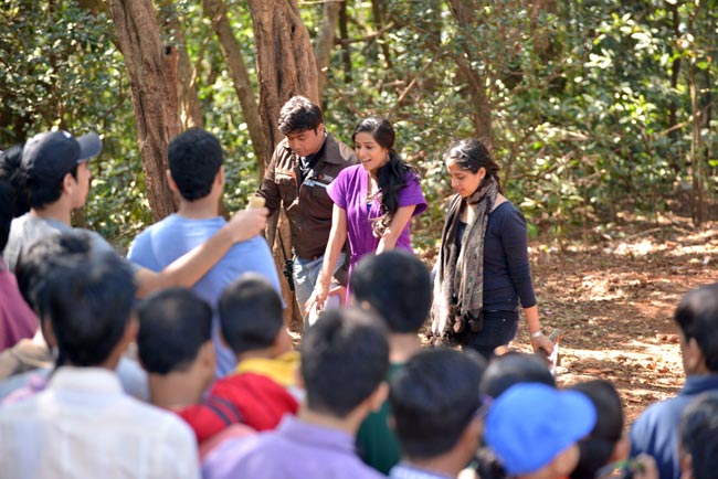 सुर्खियों में रहने को बेकरार पूनम पांडे | न्यूड पूनम