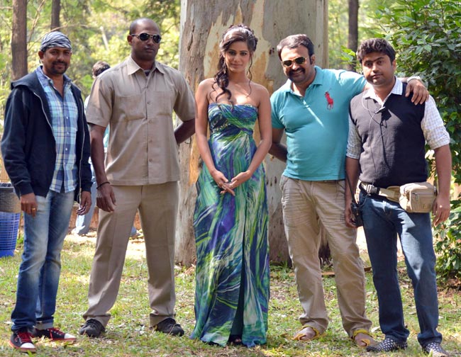 सुर्खियों में रहने को बेकरार पूनम पांडे | न्यूड पूनम