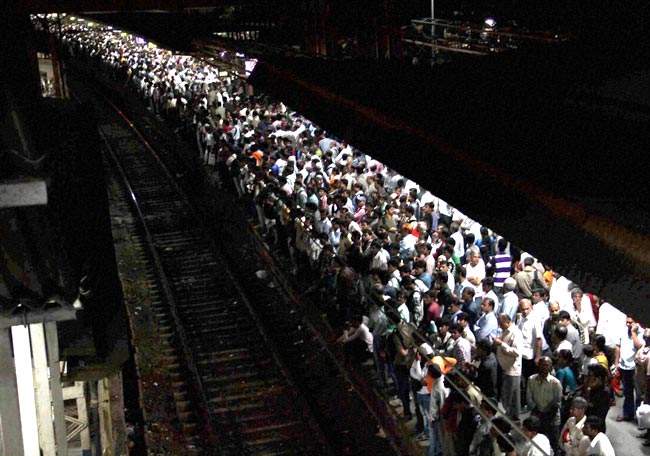 मुंबई दे रही है बाल ठाकरे को श्रद्धांजलि | हिंदू हृदय सम्राट