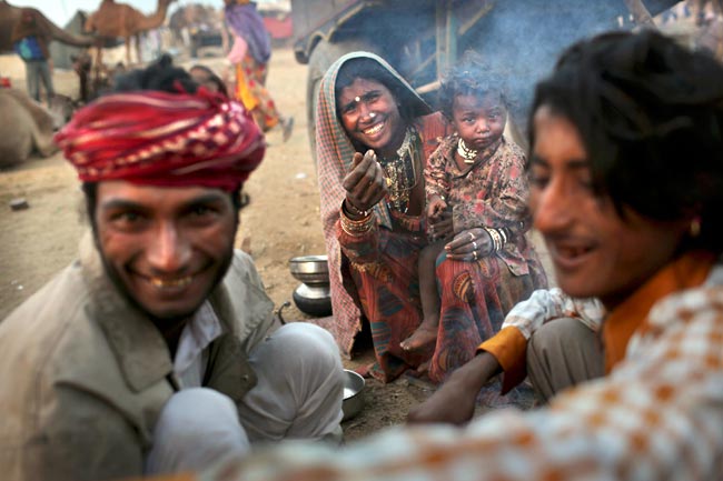 मशहूर पुष्कर मेला शुरू, उमड़ पड़ी भीड़