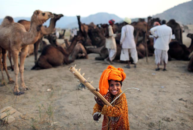 मशहूर पुष्कर मेला शुरू, उमड़ पड़ी भीड़