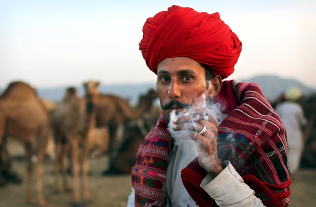 मशहूर पुष्कर मेला शुरू, उमड़ पड़ी भीड़