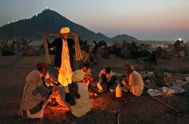 मशहूर पुष्कर मेला शुरू, उमड़ पड़ी भीड़