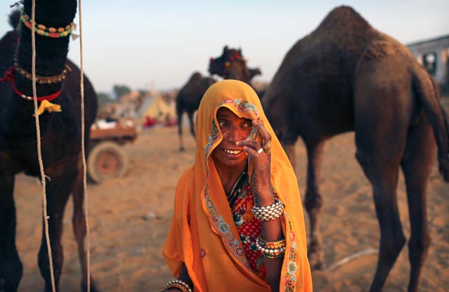 मशहूर पुष्कर मेला शुरू, उमड़ पड़ी भीड़