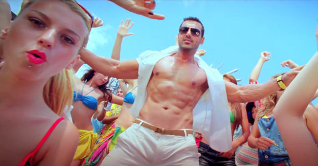 'रेस 2' में दीपिका, सैफ और जॉन का धमाल | दीपिका के जलवे